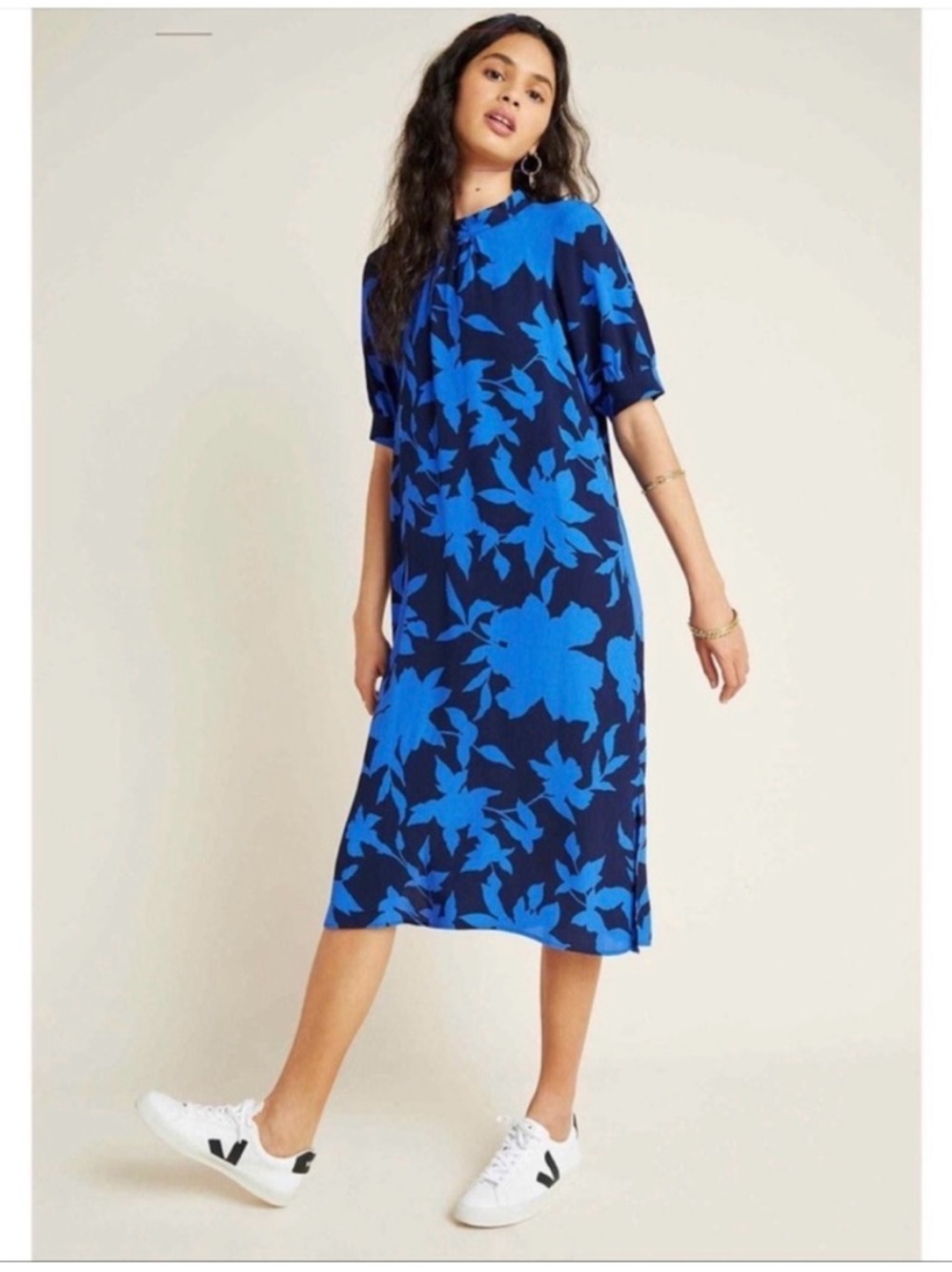 Anthropologie Blue Floral Midi
Dress women’s Small with side slits